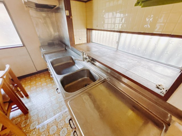 【中古戸建】渋川市金井のキッチン|■キッチン｜キッチンは広く、毎日のお料理もラクラク安心してお料理できますね♪