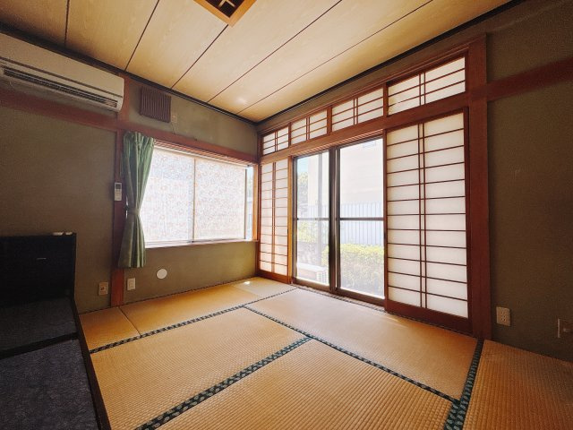 【中古戸建】渋川市金井の和室|■1階和室｜和室でしか味わえない畳ならではの香りや素材で和のやすらぎを感じてください♪休日はお子様とお昼寝するのにも最適です！