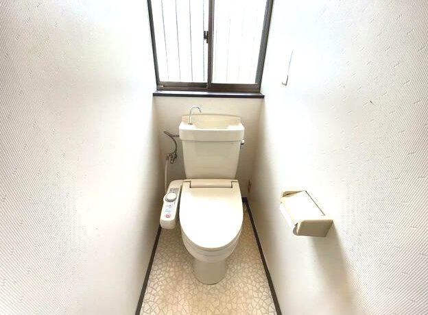 茂原市千町　平家中古戸建のトイレ|敷地約117坪　家庭菜園・ドックラン・バーベキュー可能です。閑静な分譲地内 ２LDK平家角地