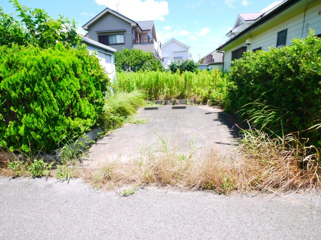 茂原市千町　平家中古戸建の駐車場|敷地約117坪　家庭菜園・ドックラン・バーベキュー可能です。閑静な分譲地内 ２LDK平家角地