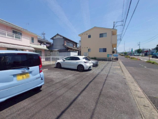 スエルテ東山の駐車場
