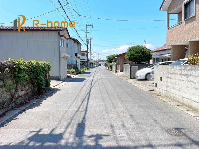 ひたちなか市殿山町2丁目　新築戸建て　A号棟の前面道路含む現地写真|周辺環境も併せて案内致します♪
閑静な住宅地で笑顔あふれる新生活！
ぜひ現地へお越しください♪