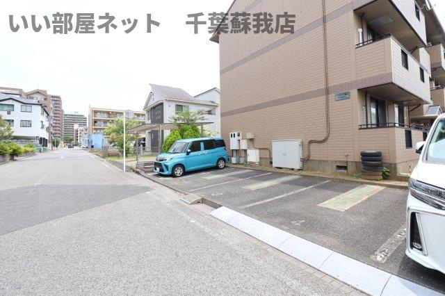 ファーストターフ鎌取　Ｃの駐車場|駐車場に車を止められます