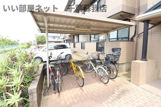 ファーストターフ鎌取　Ｃのロビー|駐輪場