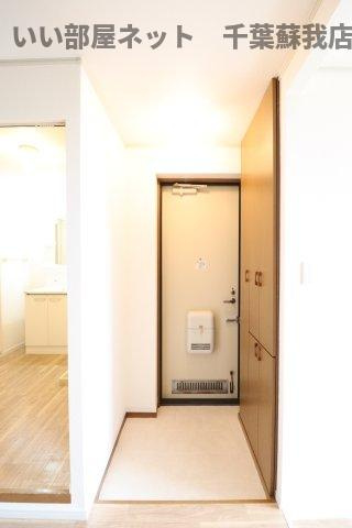 ファーストターフ鎌取　Ｃの玄関|明るい玄関です