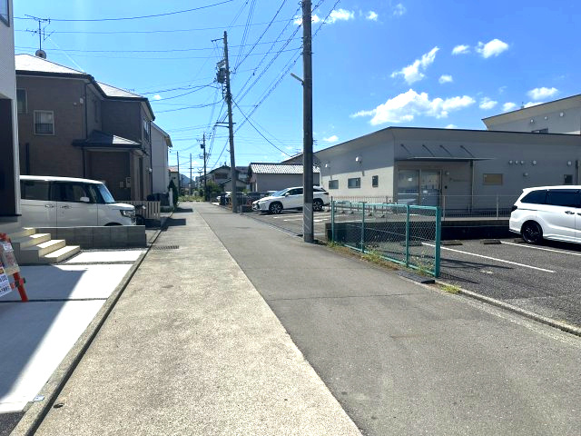 売新築戸建　静岡市葵区竜南３丁目の前面道路含む現地写真