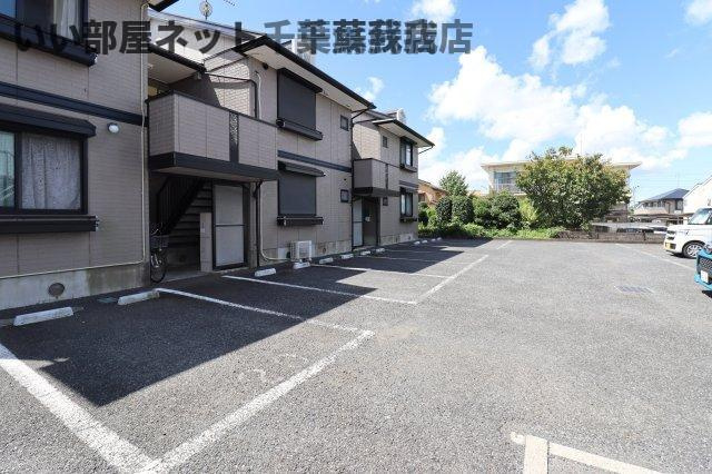 メイヒルズ　Ⅲの駐車場|駐車場があるので、車を買う予定の方も安心です