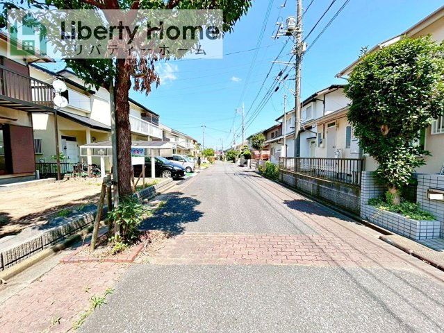 土浦市桜ケ丘町　中古戸建の前面道路含む現地写真