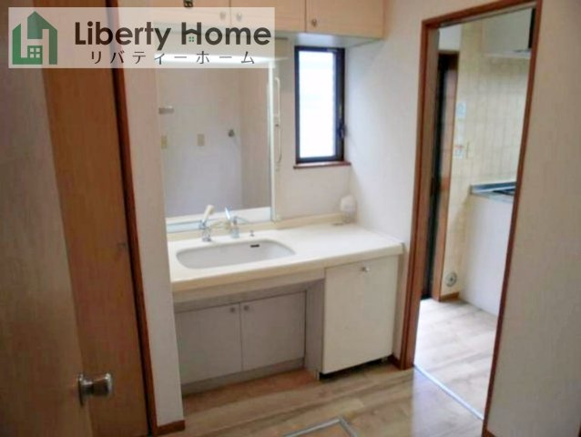 土浦市桜ケ丘町　中古戸建の独立洗面台