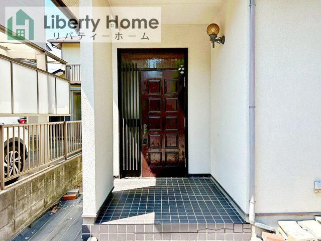 土浦市桜ケ丘町　中古戸建のエントランス