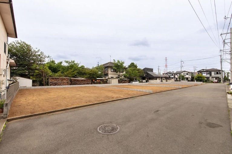 敷地面積40坪以上　売地　川越市中台元町の前面道路含む現地写真|北側4ｍ公道/7.5ｍ接道、東側6ｍ位置指定道路/5.7ｍ接道