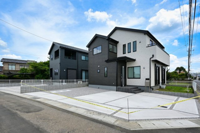 【外観】 | 太田市鶴生田町第4　2号棟　一建設 | 青空に映える高級感のあるエクステリアです。
ぜひ一度ご見学ください！