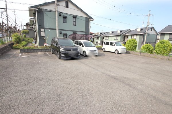 アゼリオ学園前Ｂ棟の駐車場