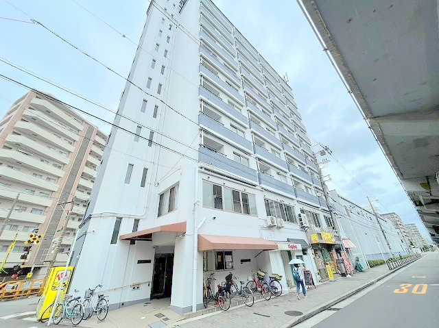 ターミナルルーエの外観