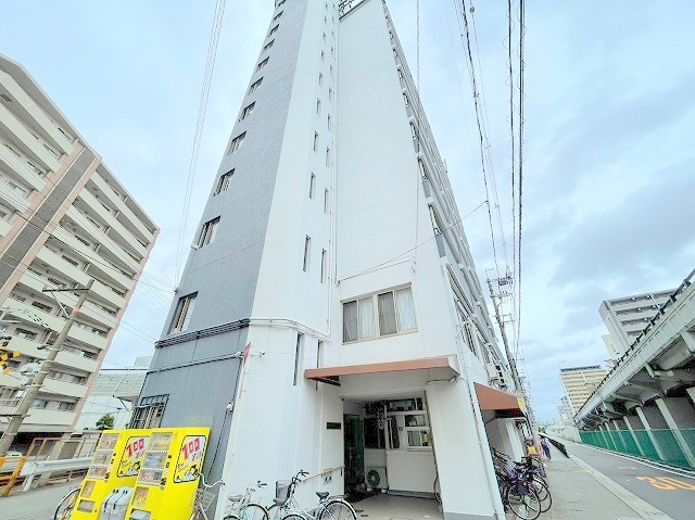 ターミナルルーエの外観