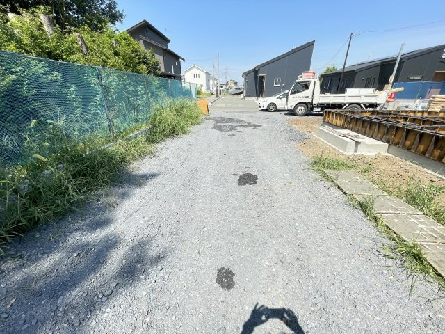 新築戸建・建売　太田市下田島町　全2区画の前面道路含む現地写真