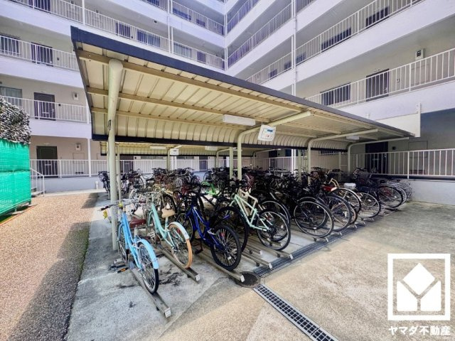 西京極ガーデンハイツの駐輪場