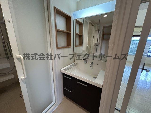 グランパティオ枚方の洗面所|広い洗面スペース