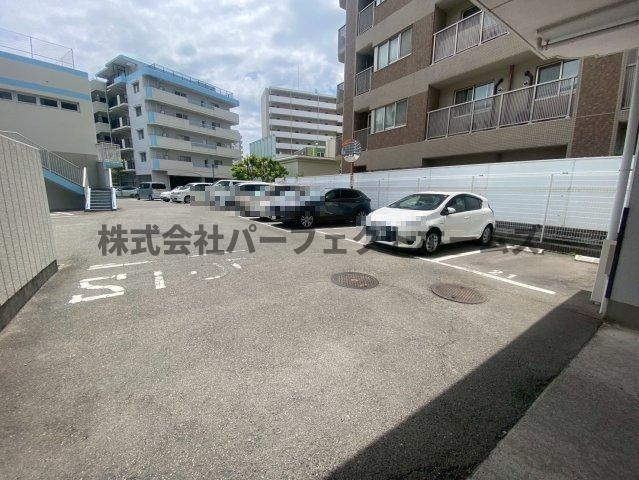 グランパティオ枚方の駐車場