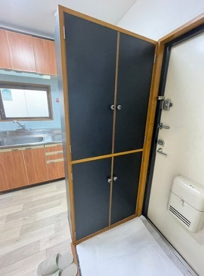 徳和ハイツの玄関