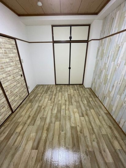 徳和ハイツの玄関