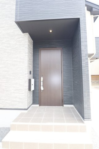 郡山市静町6期　　　  １号棟　　　大成小学校、郡山第７中学区　の玄関