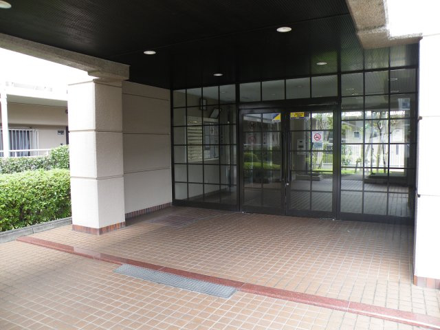 ローレル武庫之荘のエントランス