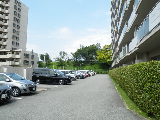 ローレル武庫之荘の駐車場