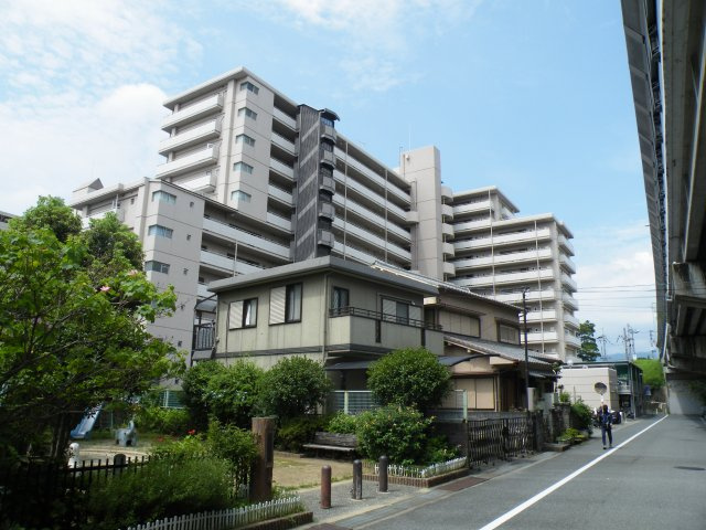 ローレル武庫之荘の外観