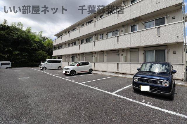 メゾン プレールの駐車場|駐車場に車を止められます