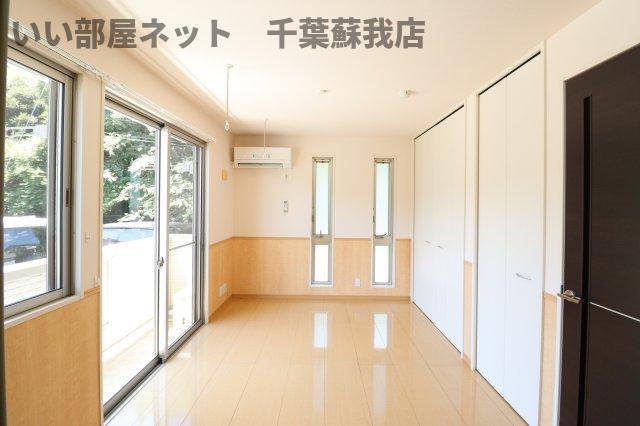 メゾン プレールの居間・リビング|こちらのリビングで趣味の時間をお楽しみください