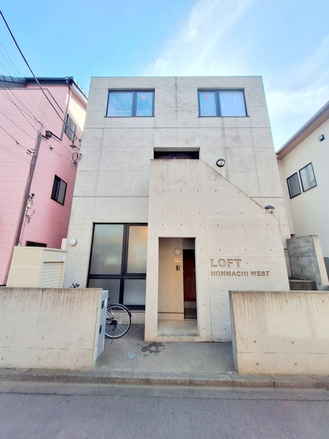 ロフト本町ウエストのエントランス