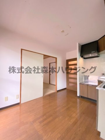 【居間・リビング】 | 　文夫ハイツⅡ | こちらの居間で趣味の時間をお楽しみください