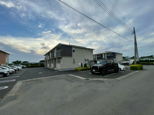 太田市山之上町　一棟アパートの駐車場