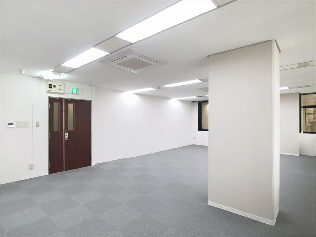 TM36ビルのロビー