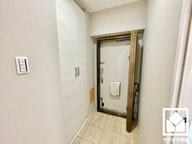 ファミール伏見Ｂ棟の玄関