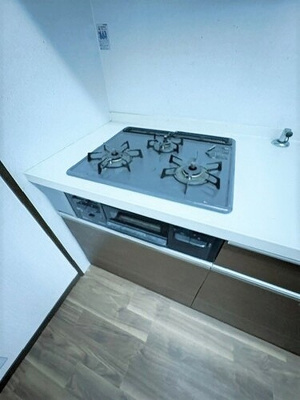 【設備】 | 高槻・阿武山九番街東２号棟 | 三口ガスコンロ、グリル