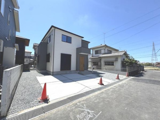 【前面道路含む現地写真】