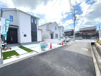 【前面道路含む現地写真】