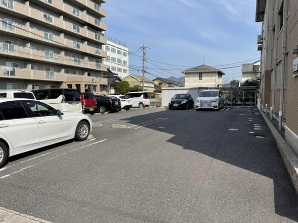 グランヴァーストの駐車場