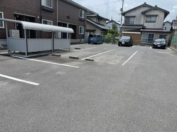 セジュール アクィールⅡの駐車場