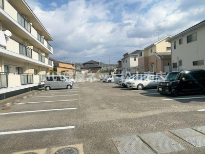 【駐車場】 | ハイツモンレーブ