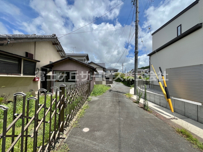 【前面道路含む現地写真】 | 磐田市見付　住宅用地 | 前面道路含む現地写真