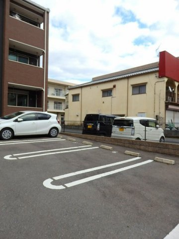 フォレストリバーの駐車場|駐車スペースもあります