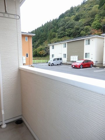 エテルノ　デーア　Ａのバルコニー|外からの目が気にならないバルコニーで洗濯物が干せます