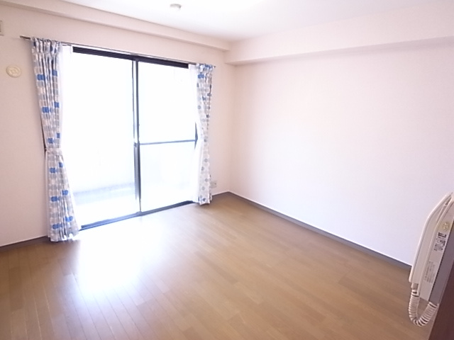 アークパレス誠の居間・リビング