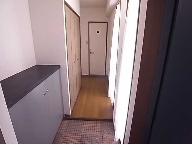 アークパレス誠の玄関