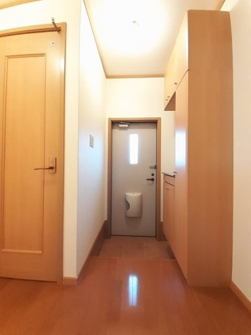 リバニッシュ　Ｃの玄関|玄関です