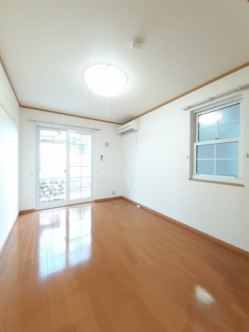 リバニッシュ　Ｃの内装|明るい色調の室内です