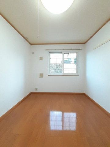 リバニッシュ　Ｃの内装|内装は落ち着いています